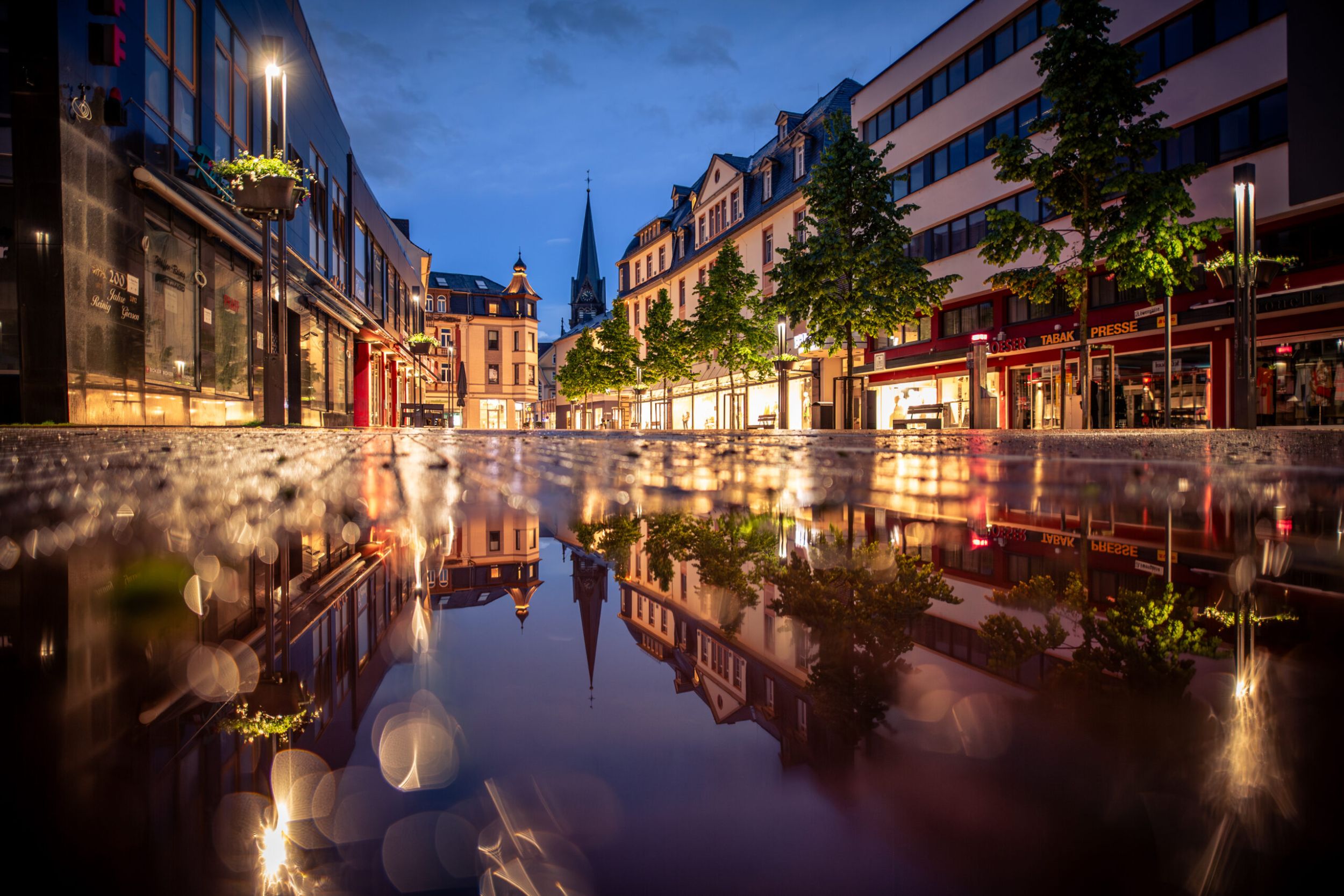 mg-0124-Die Löwengasse nach einem sommerlichen Regenschauer